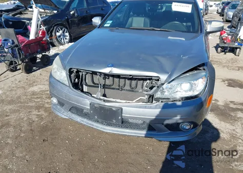 2008 Mercedes-Benz C 300 Luxury/Sport z USA, uszkodzony, nr VIN WDDGF54X58F099706